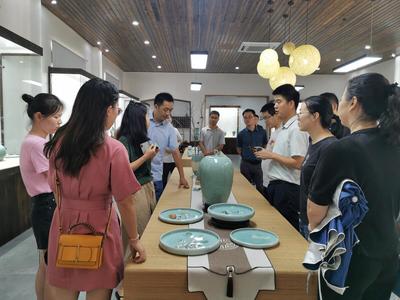 以青瓷藝術(shù)帶動文化產(chǎn)業(yè) 為美麗集鎮(zhèn)注入新的生機(jī)